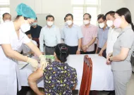 Bộ Y tế kiểm tra quá trình thử nghiệm lâm sàng giai đoạn 2 vaccine COVIVAC
